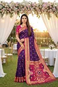 Sari en soie Banarasi douce avec broderie zari, motifs minuscules sur toute la surface du sari. - Product Image 6