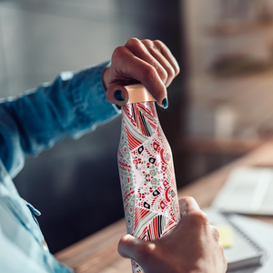 Bouteille d'eau en cuivre artisanale avec conception anti-fuite et bienfaits pour la santé pour une utilisation quotidienne par Axiom Home Accents - Product Image 1