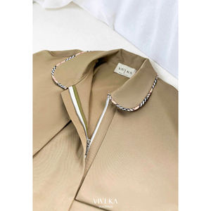 Blusa Elegante Color Caqui con Cuello Peter Pan y Cinturón de Tela a Juego para Mujer, Estilo Casual de Oficina para Otoño e Invierno, DARCY - Product Image 3
