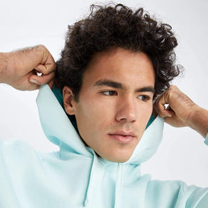 Sudadera con Capucha Premium Personalizada con Bordado para Hombre - Cierre Trasero de Alta Calidad y Tejido Grueso - Product Image 4