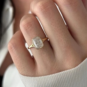 แหวนหมั้นเพชรทรงคุชชั่น 2 กะรัต เพชรเลี้ยงในห้องปฏิบัติการ ทอง 18k ดีไซน์แยกก้าน รับรองโดย IGI ขนาด 2 มม. ทันสมัยสำหรับผู้หญิง - Product Image 1