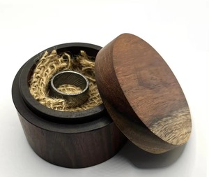 Anillo de Acero de Damasco con Incrustaciones de Fibra de Carbono, Anillo de Boda para Hombre, Ajuste Cómodo, Hecho a Mano, Patrón Único, Joyería de Compromiso para Novio - Product Image 2