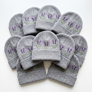 Bonnet en tricot motif flocon de neige gris anthracite avec revers, style étoile nordique, chaud pour l'hiver, fournisseur direct d'usine, fabricant sur mesure en gros - Product Image 5