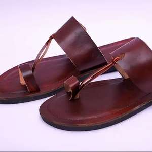Sandalias de cuero genuino negro para mujer, hechas a mano, diseño moderno y plano, con estampado digital, artesanía MS - Product Image 1