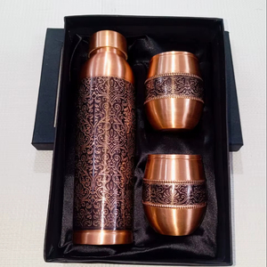 Botella de Cobre con Acabado Antiguo en Oro, 950 ml, Tapa Hermética, Contenedor de Agua de Estilo Clásico y Lujoso - Product Image 1