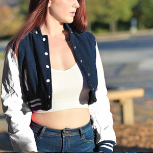 Chaqueta Corta Estilo Universitaria para Mujer, Chaqueta Bomber Negra y Blanca con Letras, Mangas de Cuero Sintético, Ropa Exterior Informal, Moda Femenina - Product Image 3