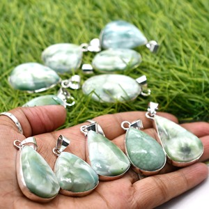 Colliers pendentifs ovales en héminorphite naturelle Prem Bhaya Hémimorphite 01, sertissage clos en argent plaqué 925, bijoux classiques unisexes - Product Image 1