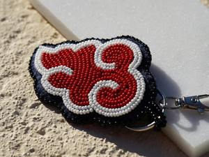 Nouveauté : Porte-clés en cuir recyclé multi-couleurs, broderie perlée, breloque de sac élégante, breloque unique fabriquée à la main en Inde - Product Image 2