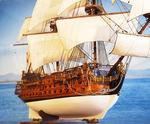 T323 - Maqueta de Barco Pintada de Estilo Náutico, Hecha a Mano en Madera de Cedro San Felipe, Totalmente Ensamblada, para Decoración del Hogar, 74Lx24.5Wx66.5H cm - Product Image 2