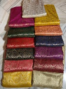 Tissu en soie jacquard brocart de poids moyen, élégant et écologique, pour vêtements traditionnels indiens, saris, dupattas et kurtis. - Product Image 4