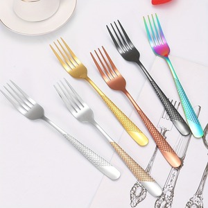 Ensemble de fourchettes élégantes et uniques de qualité supérieure avec manche martelé et revêtement PVD pour événements - Product Image 5
