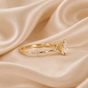 Anillo de Compromiso con Diamante Ovalado Cultivado en Laboratorio en Oro de 10K |   Claridad VVS-VS |   Joyería Fina de Lujo para Novias, Promesa Nupcial para Mujer - Product Image 3
