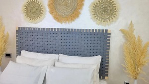 Tête de lit minimaliste en bois tressé avec revêtement en cuir, lit mural King Size, fait main, finition naturelle écologique, moderne - Product Image 3