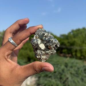Clúster de pirita natural |   Espécimen de Cristal de Pirita de Hierro Premium |   Mineral de Oro de los Locos en Bruto para Decoración del Hogar, Reiki, Sanación y Colección - Product Image 2