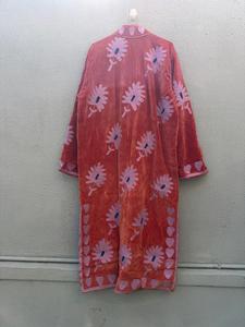 Abrigo de terciopelo bordado para mujer con estampado floral de corazones, ropa exterior larga para otoño e invierno, regalo para ella. - Product Image 6