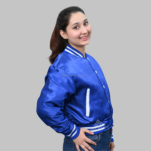 Chaquetas de satén de béisbol al por mayor personalizadas unisex para hombres y mujeres con cuello levantado y diseño a prueba de viento para la temporada de invierno MOQ bajo - Product Image 4