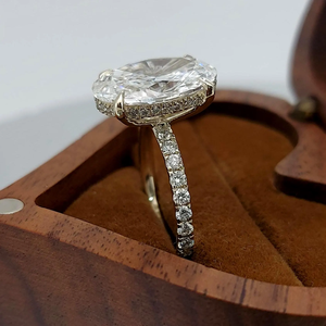 Anillo de Compromiso de Diamante Natural con Corte Ovalado en Oro Amarillo para Mujer, con Piedras Laterales Baguette, Estilo Clásico, Certificado GIA - Product Image 6