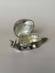 Premium Stainless Steel Snail Design Silver Finished Airtight Durable Butter Dish Flip Top Lid for Kitchen Dining Table Stylish - Product Image 4