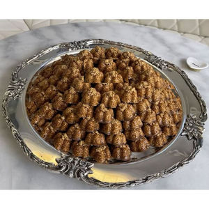 Plateaux à chocolat en métal, fabriqués à la main avec un motif floral gravé, pour servir des desserts élégants lors de fêtes et de festivals - Product Image 3