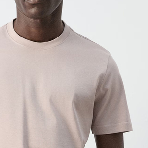T-shirt en jersey pour homme, texture lisse, look contemporain, col rond avec logo, couleur unie, manches courtes - Product Image 4