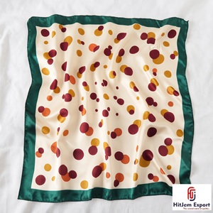 Écharpe à impression numérique personnalisée, tissu léger, marque privée, qualité supérieure, fabricant textile OEM ODM, tissu personnalisé Bali - Product Image 3