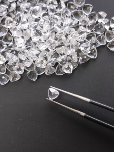 Topacio Blanco Natural de 5.5MM con Corte Trillón, Gema Suelta de la Mejor Calidad para la Fabricación de Joyas - Product Image 1