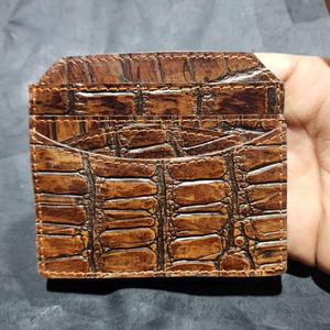 Tarjetero de Cuero con Textura Escamosa Marrón para Hombre, Diseñado con Múltiples Ranuras para Tarjetas, Estilo Delgado y Minimalista - Product Image 1