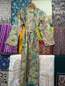 Bata Kimono de Algodón en Verde Oliva con Estampado Floral, Diseño Artesanal Hecho a Mano, Talla Única, Bata de Algodón Estampada, Bata de Baño - Product Image 3