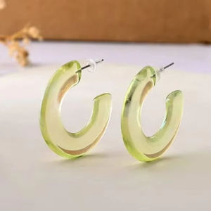 Boucles d'oreilles en résine faites à la main, forme personnalisée, artisanat de luxe, finition brillante artistique, tendance moderne pour femmes, TIMELESS CRAFT - Product Image 1