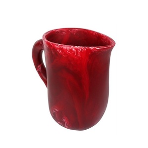 Jarra Moderna de Cerámica Roja con Asa para Uso Diario, Jarra Artística de Resina Moderna para una Exhibición Decorativa Elegante - Product Image 3