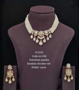 Conjunto de collar Kundan Choke11235 de latón chapado en oro, estilo étnico, para boda, con cadena de cuerda. - Product Image 5