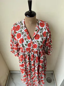 Robe midi bohème en coton à imprimé floral blanc et rouge, col noué, manches bouffantes, coupe ample, robe d'été décontractée - Product Image 2