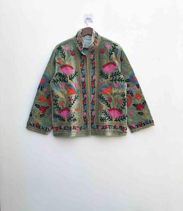 Veste en velours Suzani faite à la main, broderie florale, manteau bohème, ethnique, hiver, veste pour femme, vêtement vintage fait main - Product Image 1