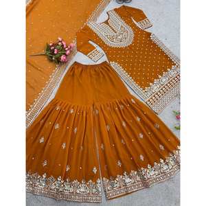 Vestido de Noche con Bordado Pesado y Lentejuelas, Top-Gharara y Dupatta - Product Image 4