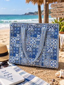 Bolso Tote Estilo Inglés con Parches Azules y Blancos, Bolso de Hombro Acolchado Grande, Lavable, con Cierre Abierto, Cadenas y Asa a Rayas, Reutilizable - Product Image 5