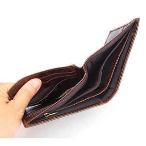 Elegante Tarjetero de Cuero Genuino para Hombre, con Bloqueo RFID, Cierre Abierto, de Alta Calidad, Personalizable, para Pasaporte, Tarjetas de Crédito y Viajes - Product Image 4