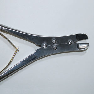 คีมตัดและดัดลวดจัดฟันสแตนเลสคุณภาพสูง ขนาด 17 ซม. ได้รับการรับรองมาตรฐาน CE ยี่ห้อ WORLD PRECISION SURGICAL - Product Image 3