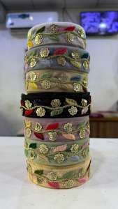 Dentelle artisanale exclusive et écologique, motif floral en dentelle de miel, filet de dentelle avec broderie métallique, sequins et détails perlés, élégante - Product Image 5