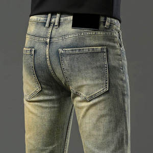 Jeans en denim pour hommes tendance avec un lavage vintage pour des tenues décontractées et streetwear - Product Image 5