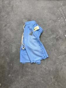 Shorts personnalisés haut de gamme effet vieilli avec design latéral perforé en molleton de coton premium coupe streetwear - Product Image 3
