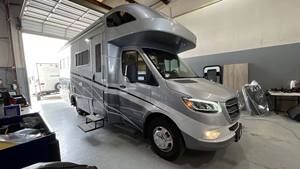 Autocaravana Usada Económica Winnebago View 24J 2023 - Product Image 5