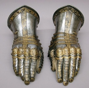 Guantes de Armadura Metálica Hechos a Mano para Reenactaciones Medievales, Festivales, Exhibiciones Históricas y Eventos de Cosplay - Product Image 4
