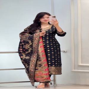 Ensemble de vêtements traditionnels pour femmes VASTRA COTTAGE en tissu de verre, avec haut, pantalon et dupatta, tissage jacquard Zari fait main, pour occasions festives, toutes saisons - Product Image 5