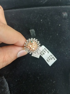 Anillo Redondo Radha Krishna de Oro de 14K Premium con Halo de Circonitas Brillantes, Joyería Nupcial Tradicional para Mujer - Product Image 4
