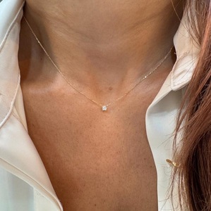 Collier en or 9 carats à forte demande avec diamant de laboratoire de 1 carat taille brillant rond VVS couleur E certifié IGI pour usage quotidien de luxe - Product Image 3