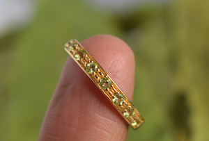 แหวนทองคำชุบประดับพลอยแซฟไฟร์สีชมพูธรรมชาติ ดีไซน์แบบเต็มวง ปี 2026 หรูหรา สามารถสวมซ้อนกันได้ สำหรับผู้หญิง - Product Image 4