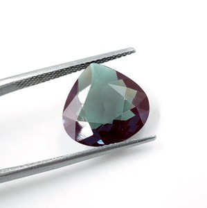 พลอยอเล็กซานไดรต์ทรงหัวใจเหลี่ยมเพชรพลอย ผลิตในห้องปฏิบัติการ 5.30 กะรัต 13x13x4.5 มม. - Product Image 4