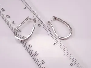 Pendientes de aro para mujer con moissanita de corte redondo de 2,50 quilates, chapados en oro blanco de 14 quilates - Product Image 4