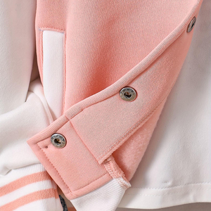 Blouson universitaire rose et blanc pour femme, style décontracté, en polyester et coton tricoté, col rabattu, boutonné, collection 2026 - Product Image 4
