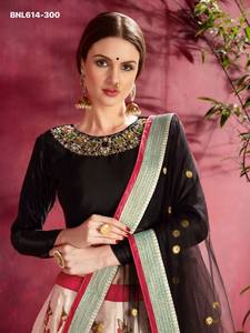 ชุดเลเฮนกา-โชลีและผ้าคลุมไหล่ ดีไซน์ทันสมัย ผ้าไหมศิลปะคุณภาพดี ปักเลื่อมลายดอกไม้สีสันสดใส แฟชั่นสำหรับผู้หญิง - Product Image 5